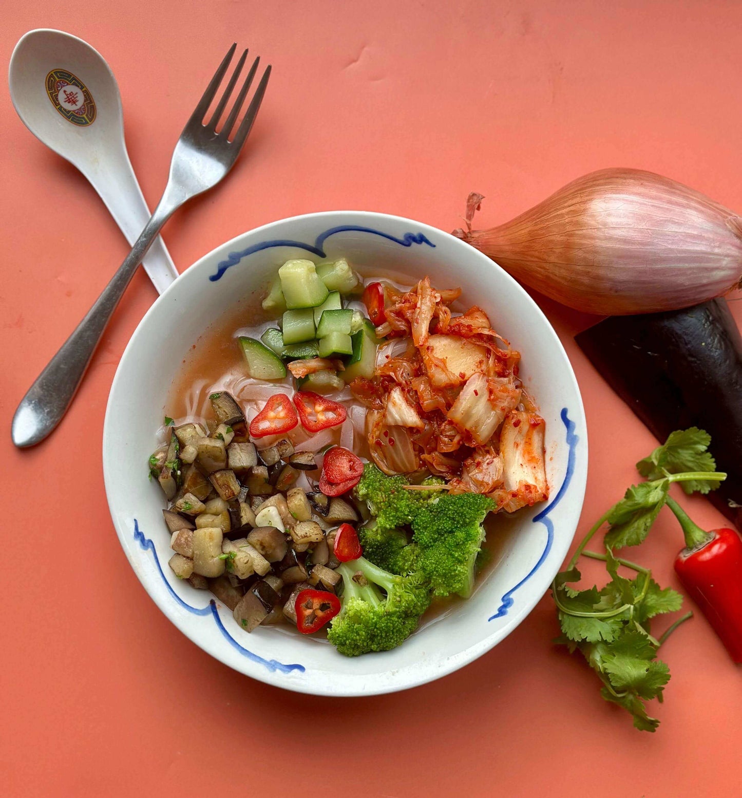 Flavourful Korean Vegetable Broth Bowl Enjoy our Korean veggie broth with aubergine, rice noodles, broccoli, gochujang, sriracha, and vinegar—a flavourful, plant-based meal for healthy living!