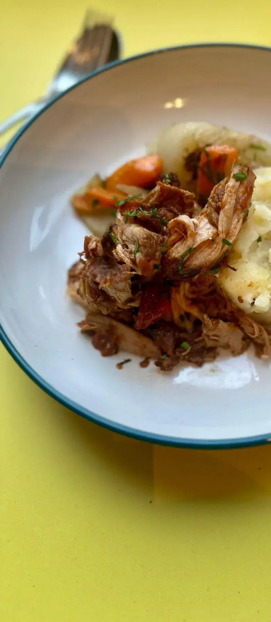 Pulled Jackfruit with Vegetables & Herbs | 410 Kcal Enjoy Pulled Jackfruit with tomatoes, carrots, potatoes, and herbs—410 Kcal, 9g protein, 49g carbs, 4g fats. A nutritious, flavourful plant-based meal!